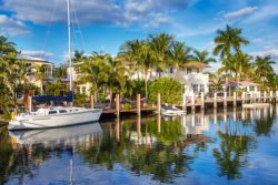 Luxurious,Yacht,And,Waterfront,Homes,In,Fort,Lauderdale,,Florida