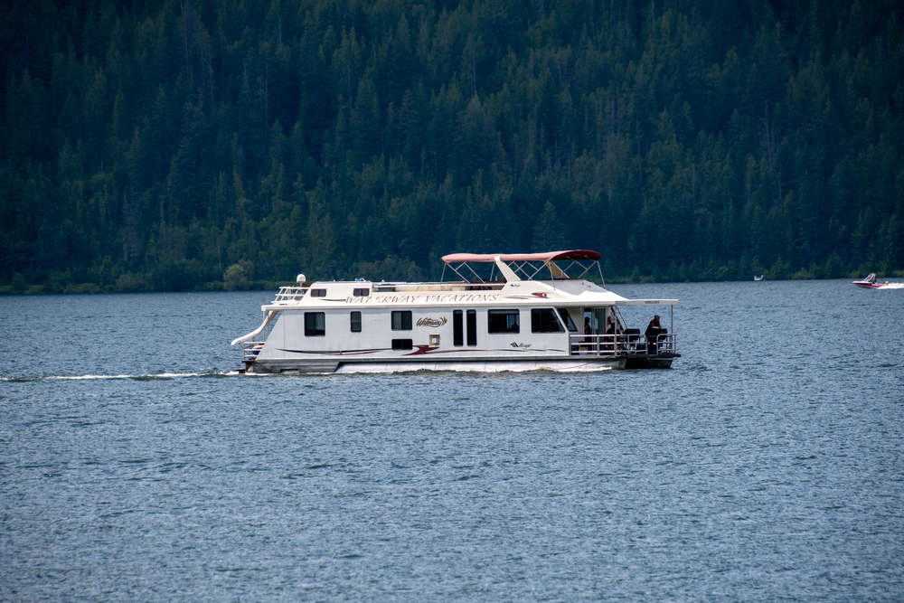 Houseboat,Cruising,On,Mara,Lake.,Bc,Canada,July,4th,2020