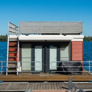 A,Picturesque,Houseboat,Floating,On,The,Calm,Waters,Of,Xantener